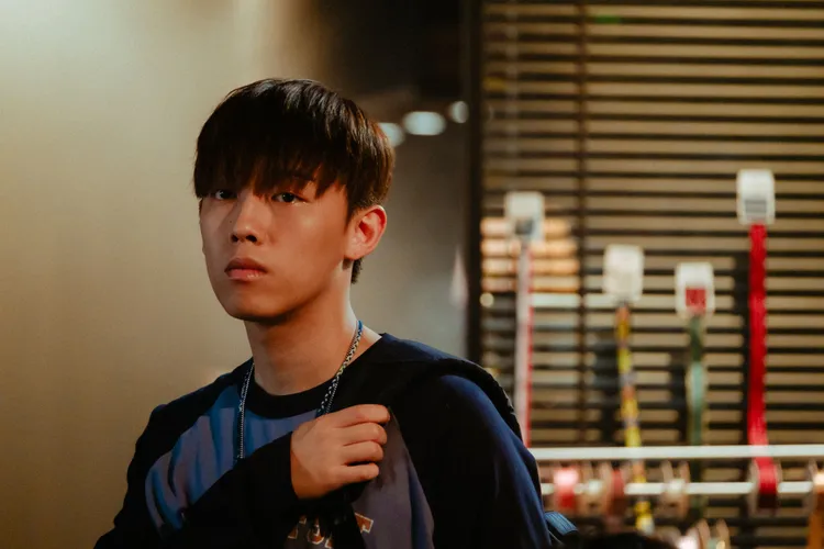 張天賦棄偶包素顏上陣。甲上提供