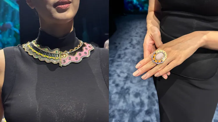 色彩之舞戒指（右圖），玫瑰金、白金、鑽石、藍寶石、綠玉髓、玉石、蛋白石、漆器。張家玲攝

