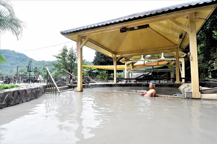 該旅館已經被觀旅局終止溫泉水權，卻還對外聲稱有溫泉。取自臉書