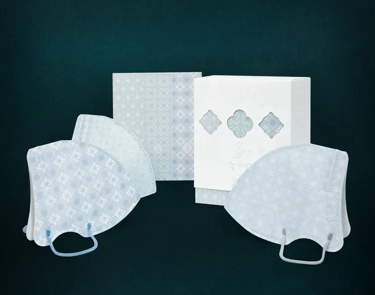 「琉璃」、「花磚」與「海棠」等三款主題印花既細緻又迷人。中衛提供