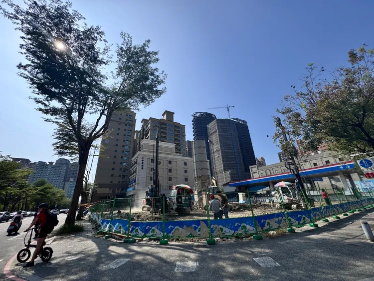 「欣都星」採SRC結構規劃日本住友制震與耐震標章。葉家銘攝