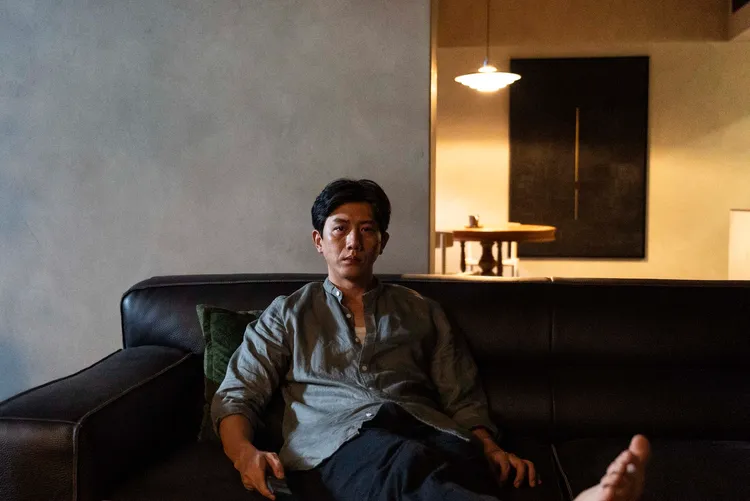 莫子儀大量投入準備工作，閱讀記載白色恐怖事件的《無法送達的遺書》。本地風光提供