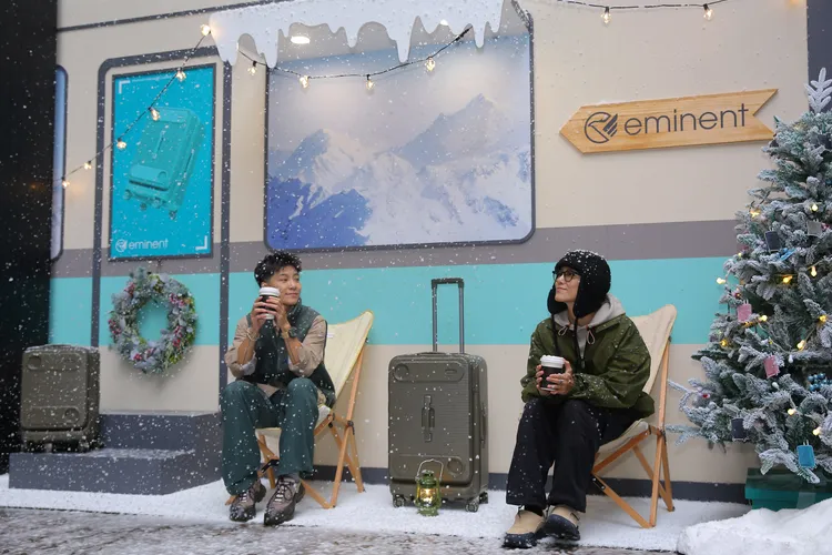 萬國通路將白雪飄飄的冬季雪景整個搬到現場。品牌提供