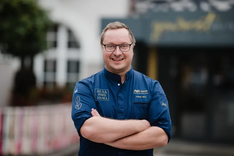 漢來焰牛排館邀德國米其林二星AURA餐廳Tobias Bätz主廚來台客座舉辦餐酒會，目前訂位已近9成滿。業者提供