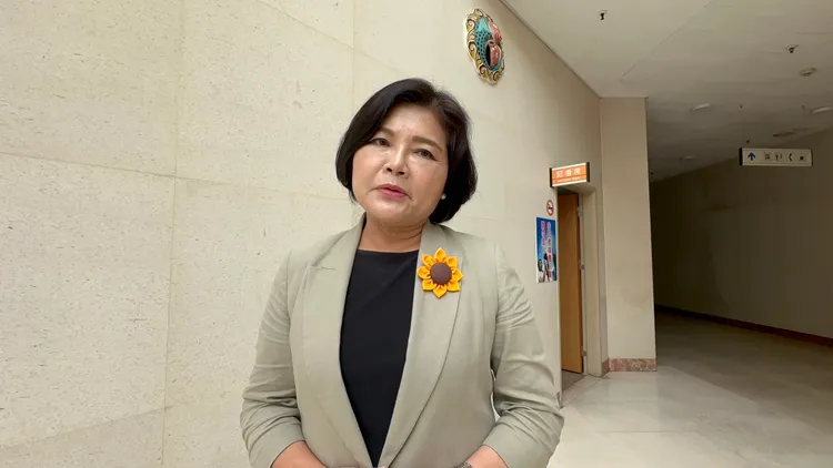 雲林縣縣長張麗善表示，將發給江國豪100萬獎勵金，下月他返回母校麥寮高中時親自表揚。縣府提供