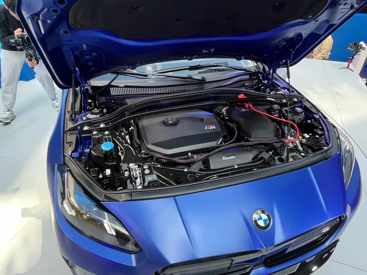 BMW M135 xDrive提供最高300匹馬力與400牛頓米的最大動力輸出，0到100 km/h加速4.9秒即可完成。周奕豪攝