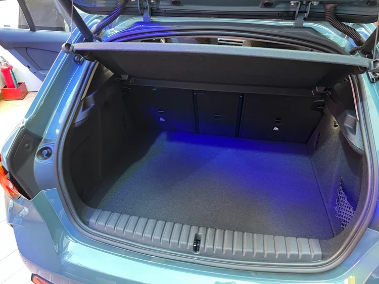 電動尾門啟閉系統與尾門感應式啟閉功能，讓車主能輕鬆裝卸物品。周奕豪攝