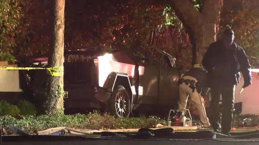 特斯拉Cybertruck感恩節前夕致命火燒車 3死1重傷