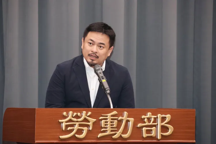 洪申翰接任勞動部長。莊宗達攝