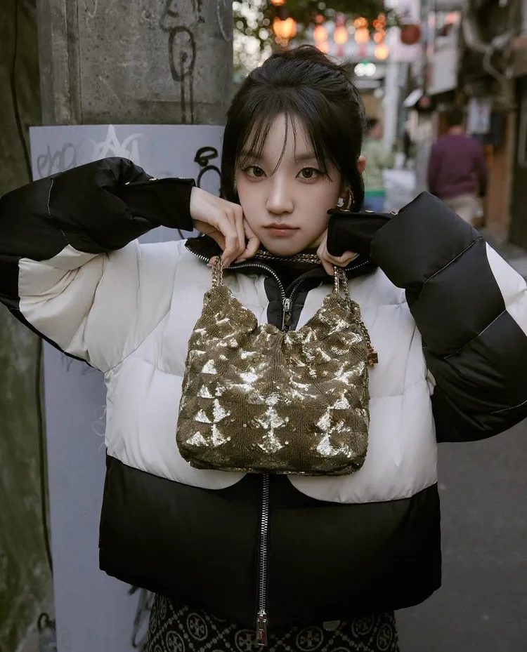 宋雨琦對著鏡頭露出「無辜小狗臉」表情。翻攝宋雨琦IG