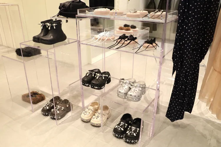 Simone Rocha與CROCS的聯名鞋。品牌提供