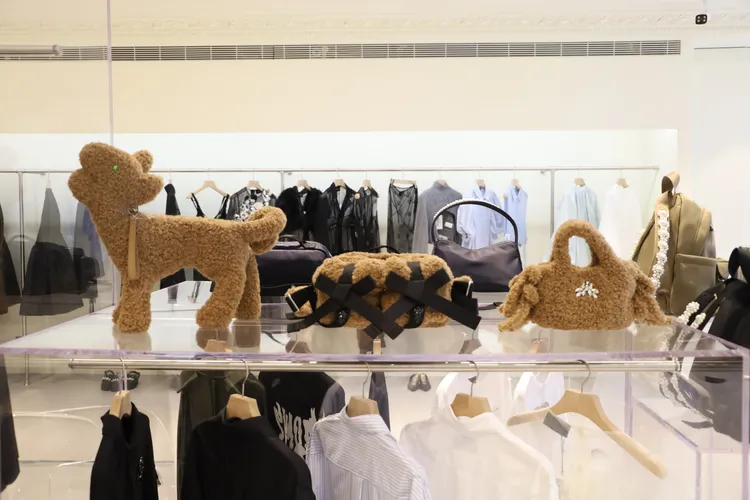 2024秋冬系列可見小狗、絨毛元素。品牌提供