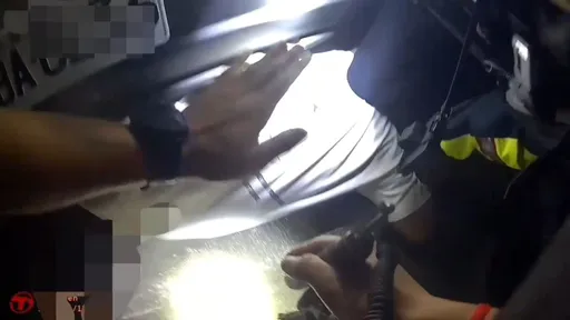 2移工「這原因」見警拔腿就跑　躲路邊車底被揪出