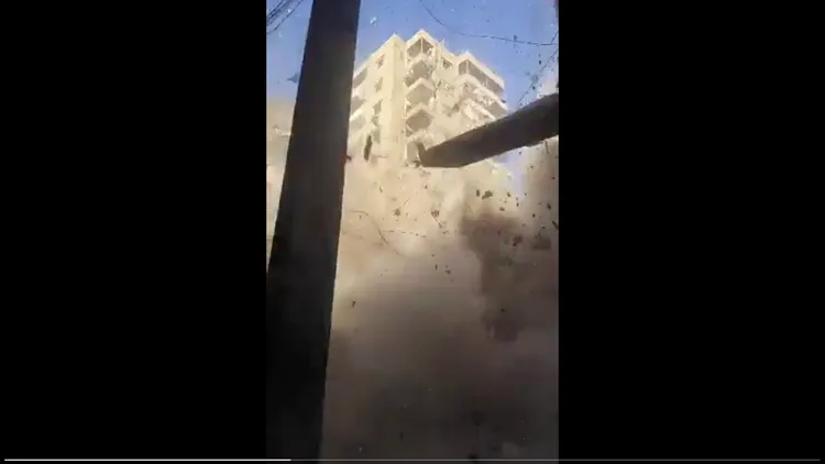 阿菲夫所在大樓被炸毀四散。翻攝自X@mamashami