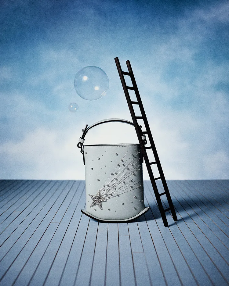 EOY年末系列Pin Toy手袋。品牌提供