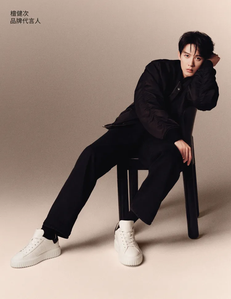 檀健次搭配H-Stripes拍攝形象照。品牌提供