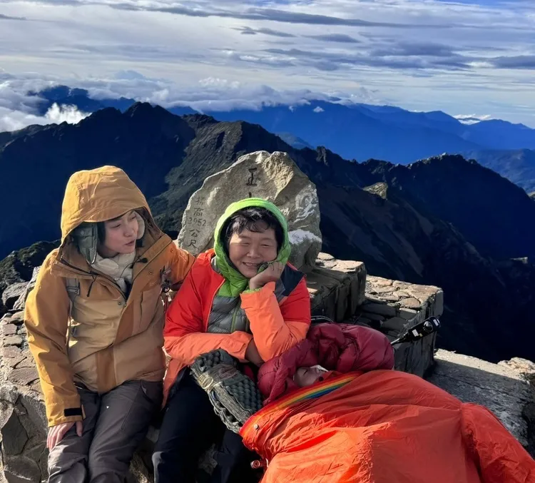 藝人李霈瑜「大霈」深受小比與媽媽陳嘉齡事蹟感動而加入玉山遠征隊。業者提供