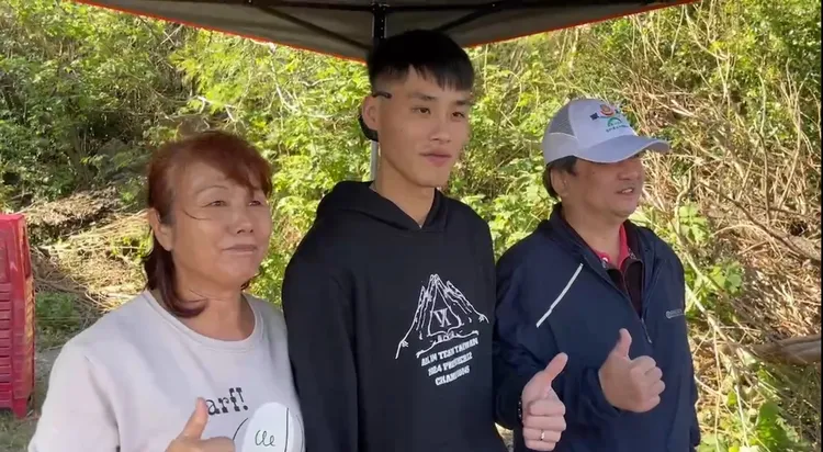 張政禹幫忙代言當地特產洋蔥、鹹鴨蛋。民眾提供