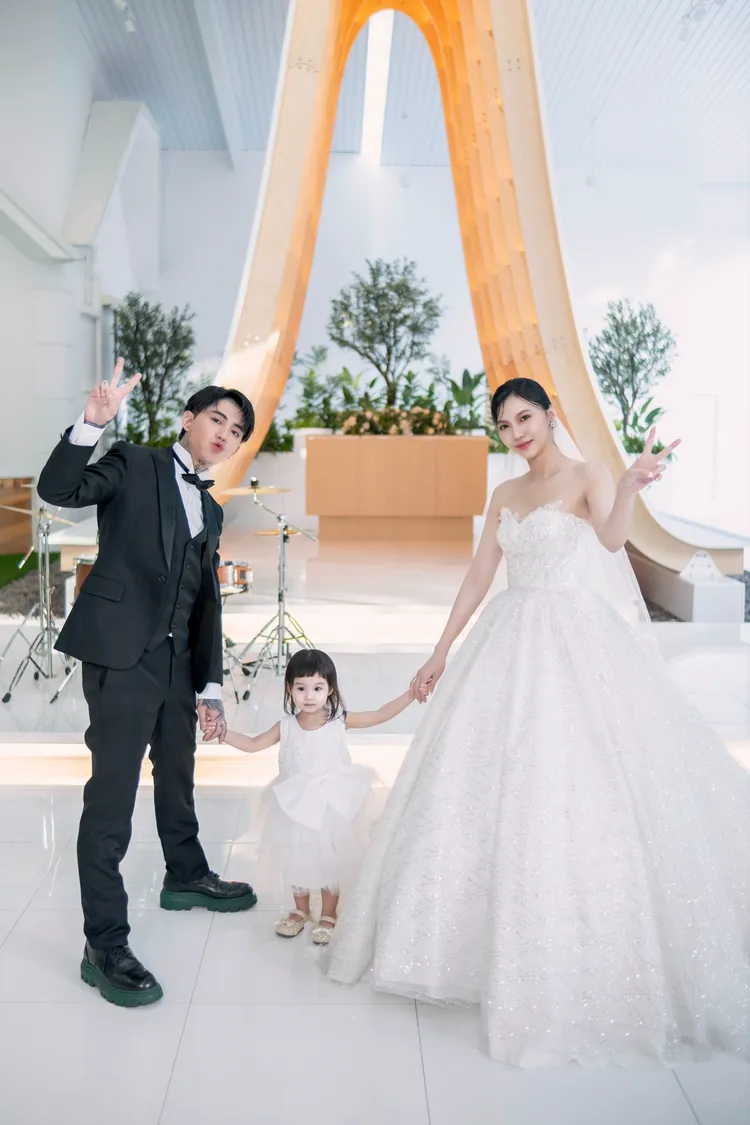 謝和弦新歌MV以婚禮方式呈現。圖／馬槽音樂提供