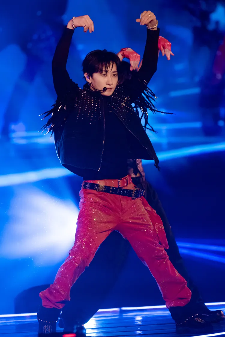 銀赫跳到破褲子。 COME ON JKSSP提供