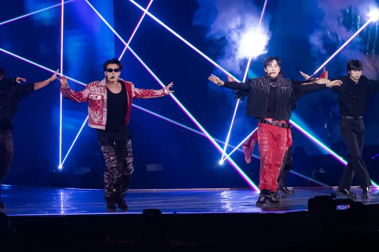 東海（左）、銀赫狂喊代言的「7-ELEVEN」。 COME ON JKSSP提供