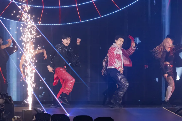 東海（右）、銀赫勁歌熱舞。 COME ON JKSSP提供