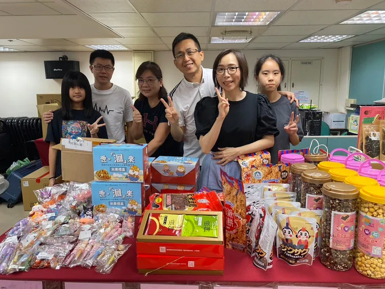 永達保經今年首度發起公益月活動，各式各樣的義賣商品五花八門。永達保經提供