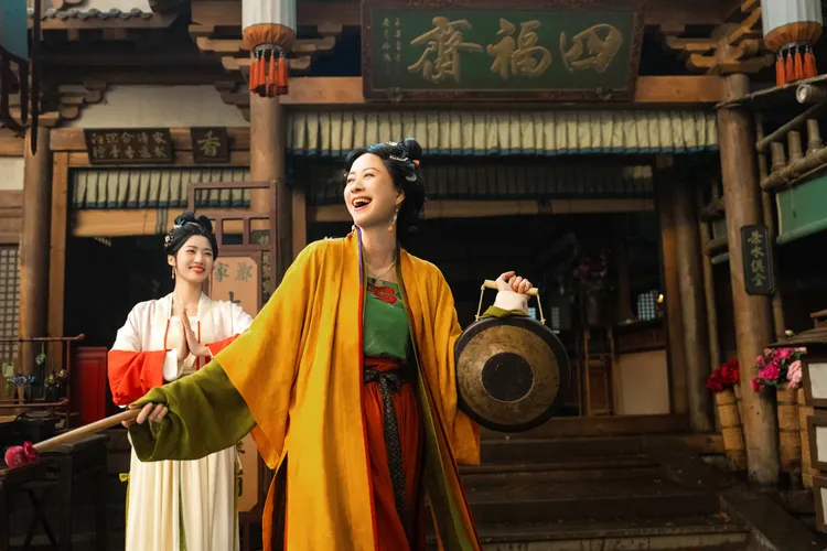 《五福臨門》盧昱曉、劉些寧、吳宣儀5姐妹搬家找女婿只因嫁不掉。Netflix提供