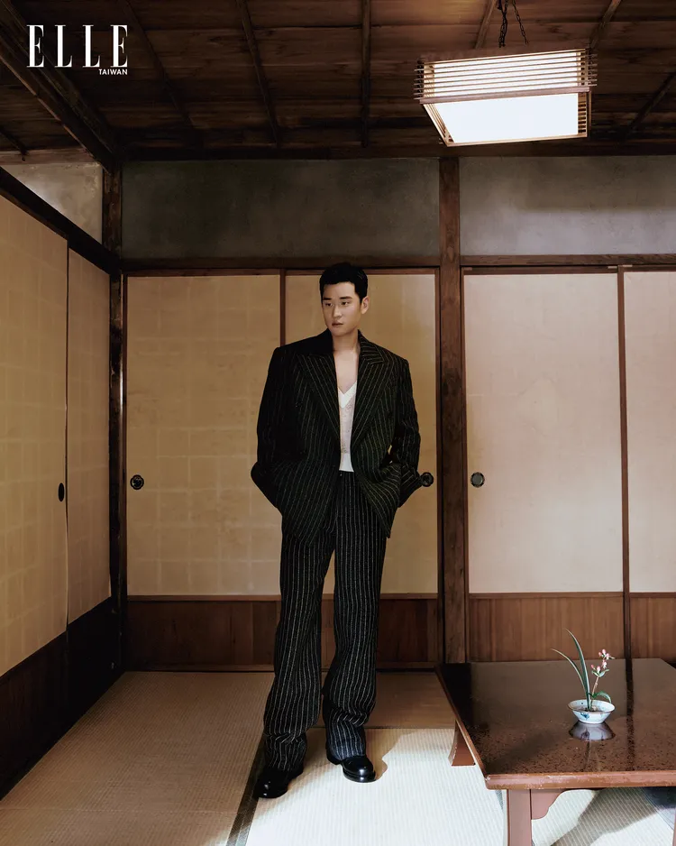 周興哲拍攝《ELLE》封面。《ELLE國際中文版》提供