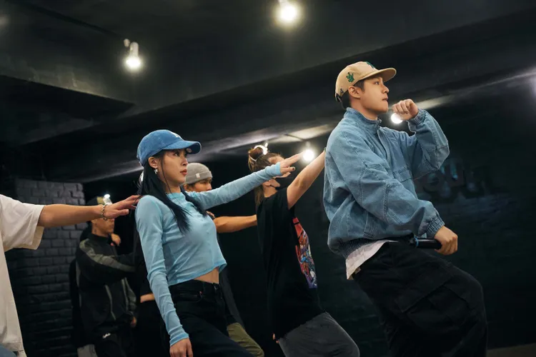 周湯豪認真彩排。環球提供