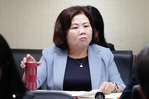 許銘春「我不知情」切割謝宜容　高雄人怒轟：你不用來選了