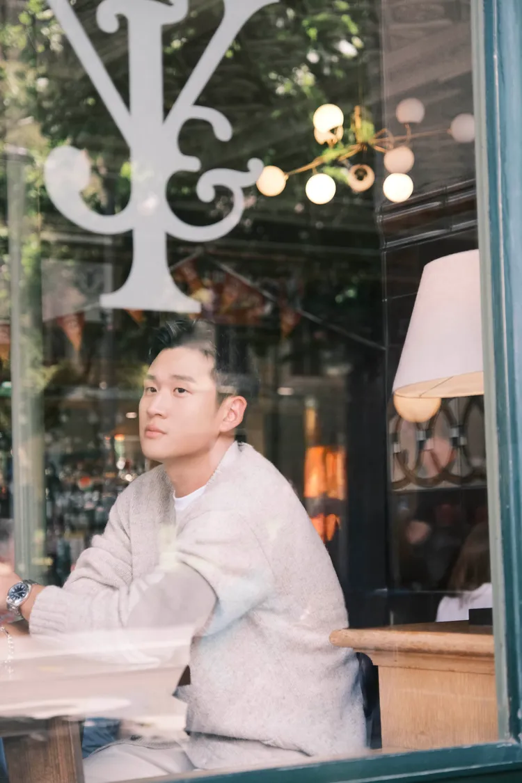 周興哲透過新歌帶粉絲瀏覽澳洲美景。圖／星空飛騰提供