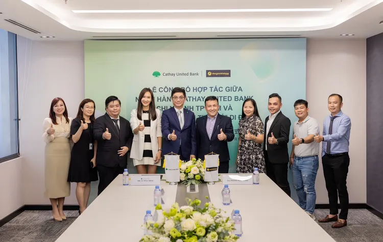 國泰世華胡志明市分行透過攜手Mobile World近3,000個營運據點共同推廣數位信貸服務平台「CUB Vietnam App」，提供東南亞市場全方位數位金融解決方案。國泰世華銀行提供