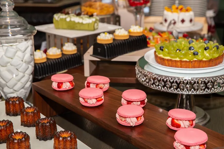 台北萬豪酒店一樓的Garden Kitchen，全自助式下午茶吃到飽「夢幻甜點區」。業者提供