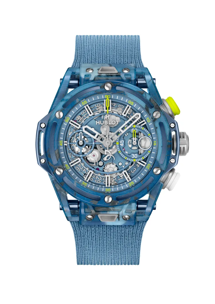 HUBLOT Big Bang Unico喬科維奇計時碼錶，42mm，霧面藍輕量碳纖維複合材質與聚酯纖維複合材質錶殼，霧面天空藍錶盤，4款錶帶，HUB1280飛返計時導柱輪自動上鍊機芯，動力儲存72小時，防水深度100米，限量100只，163萬元。品牌提供
