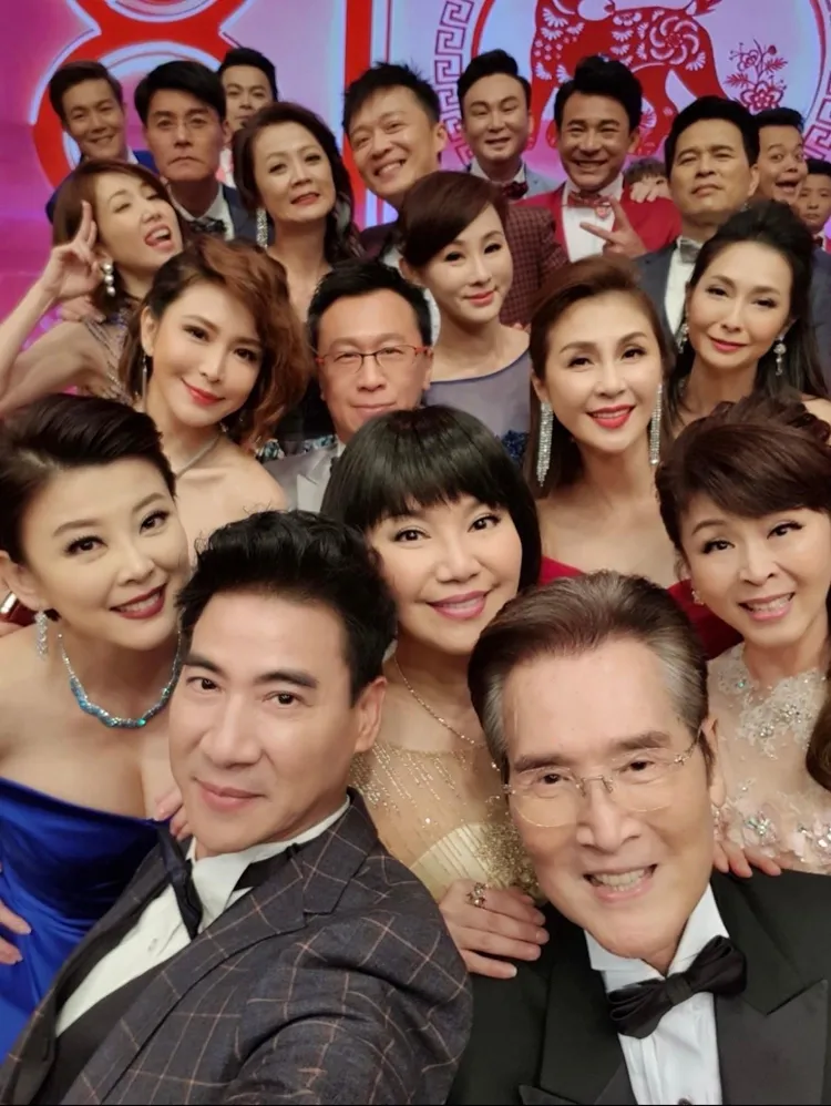 石英參加民視除夕節目錄影。鳳凰藝能提供。