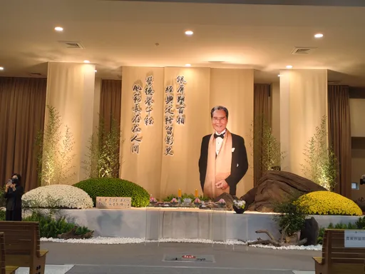 慟！石英人生謝幕靈堂曝光　前女婿焦恩俊送花籃致哀