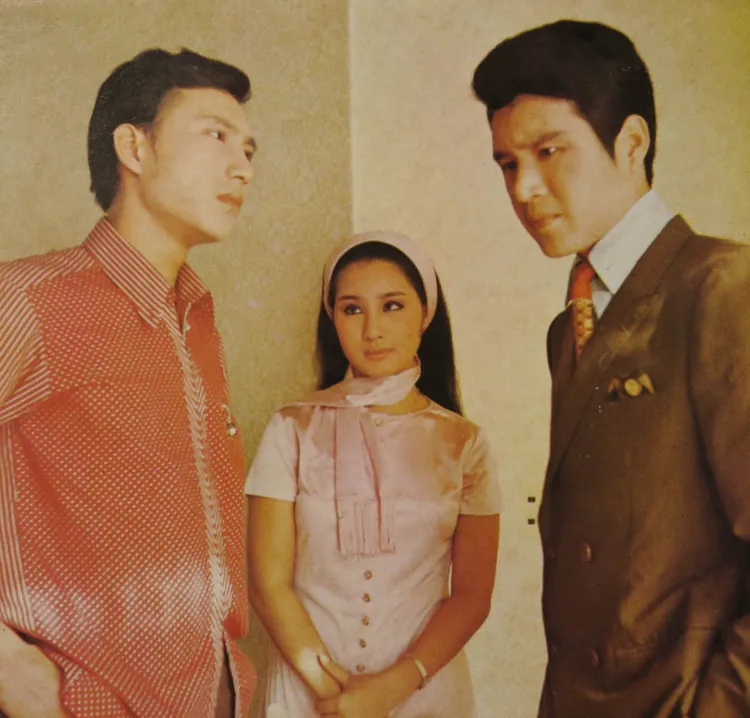 石英（右起）和楊麗花、余天演出《請問芳名》。林千鈺提供