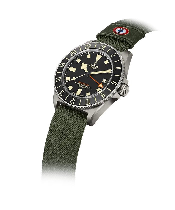 帝舵Pelagos FXD GMT腕錶，42mm，2級磨砂鈦金屬錶殼，啞黑色錶面，一體式織紋錶帶，帝舵原廠MT5652-U型機芯，動力儲存65小時，防水深度200米，14萬8000元。品牌提供
