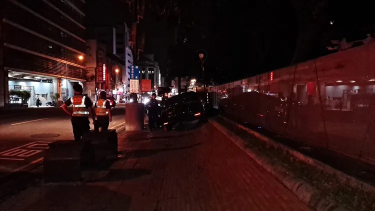 駕駛受到輕微擦挫傷。民眾提供