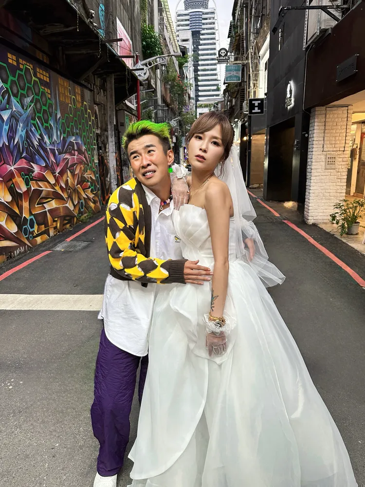 丟丟妹與屁孩開心合影留念。