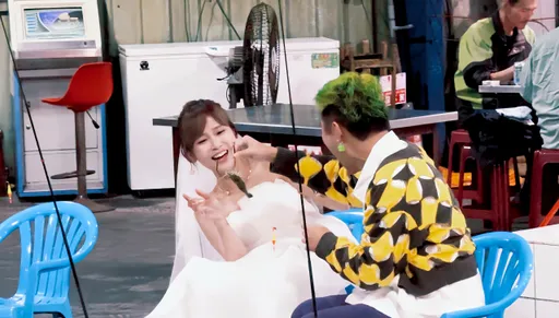 「丟丟妹」離婚後才認愛大6歲髮型師　披白紗逃婚被屁孩戲弄