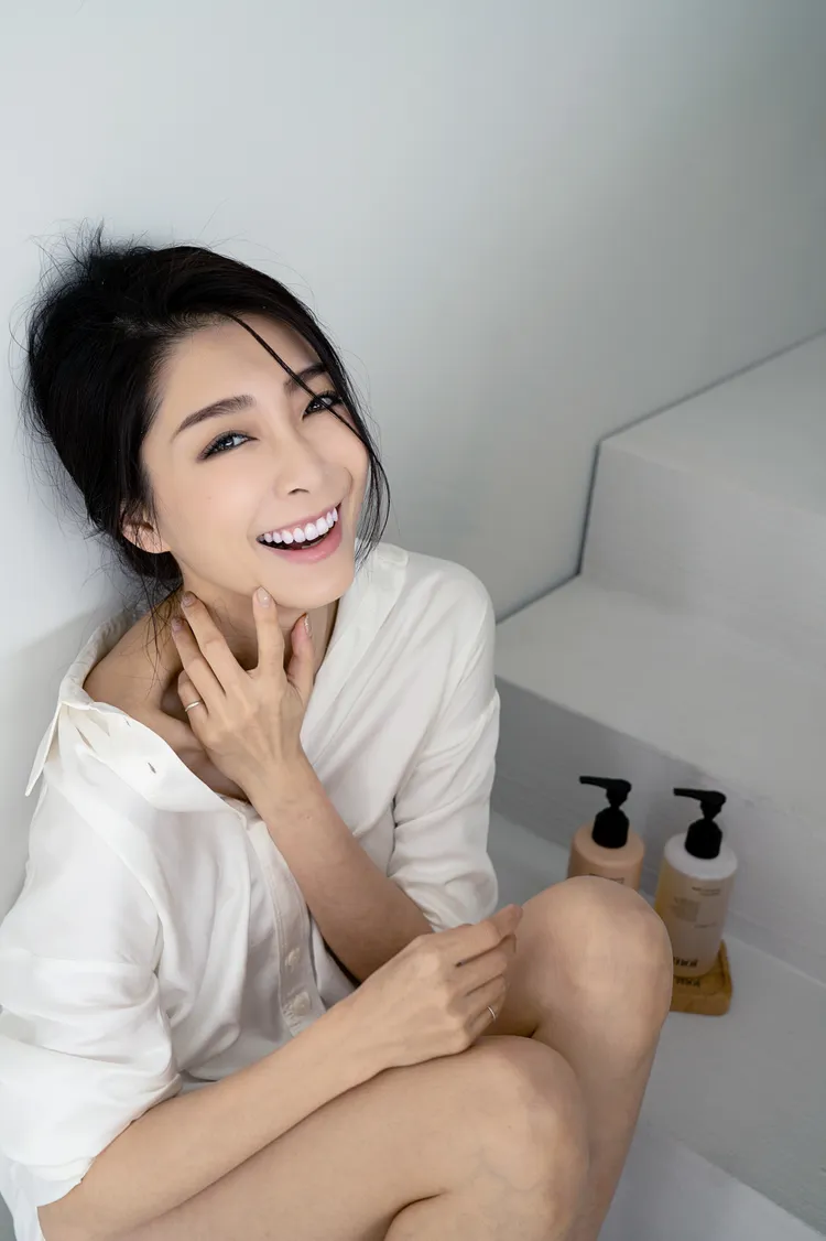 霈霈是一個跳脫直播主刻板印象的直率女生，有「女館長」及「直播界楊繡惠」的封號，幽默指數破表。