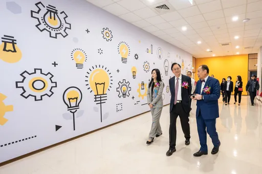 崧虹科技公司八德新厂启用　张善政期许成为桃园智慧制造标竿企业