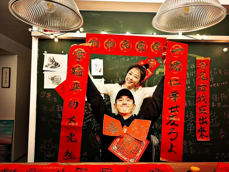 吳慷仁和邵雨薇過年過節都會黏在一塊。翻攝自吳慷仁臉書