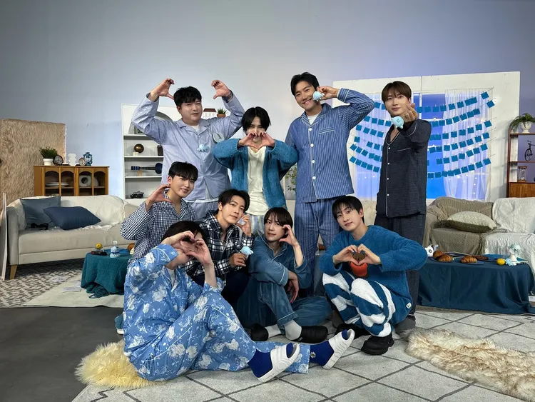 SJ昨合體慶祝出道19周年，利特（後排右）透露隊友都想要他代言的金門高粱，只有不喝酒的東海（前排右三）和搞錯的圭賢（前排右二）沒+1。翻攝SJ IG