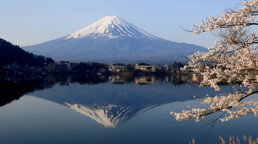 富士登山乱象频传! 静冈县明夏收3000日圆管理费