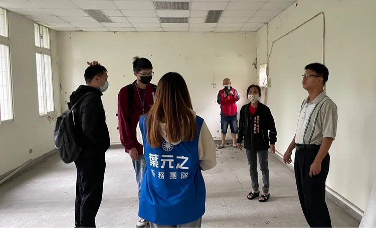 葉元之與中央官員會勘，確定該國有財產活化案，作為里內活動提供新的場地。葉元之提供
