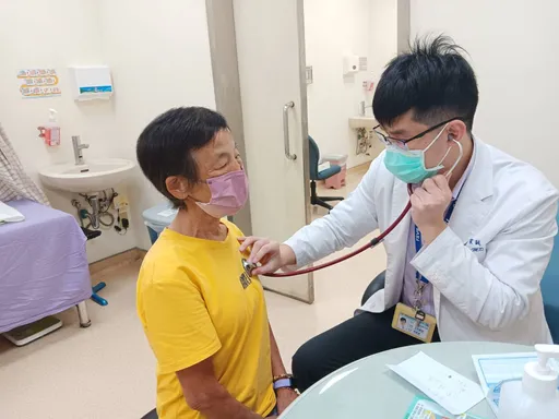 心臟瓣膜老化害她下肢水腫像麵龜　做完這手術隔天「能走能吃」