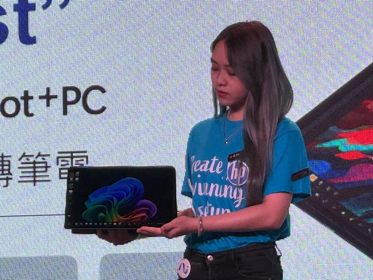 HP OmniBook Ultra Flip 14 。呂承哲攝